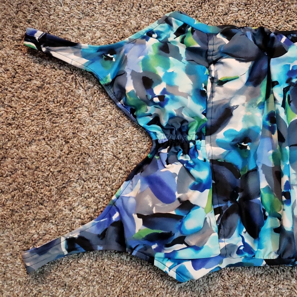 Aqua Green Swimsuit - Picture 2 of 13